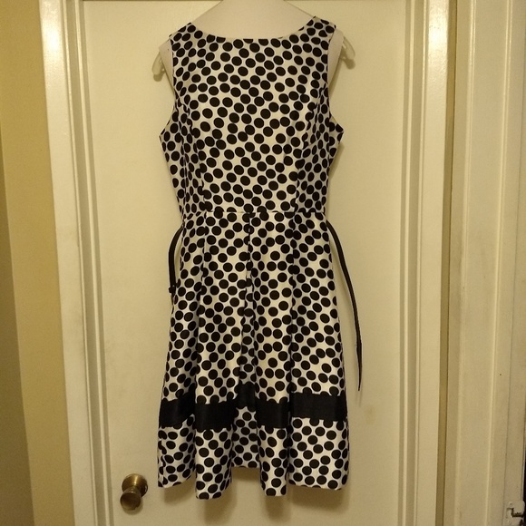 SOLD Cute polka dot day dress - Picture 3 of 8